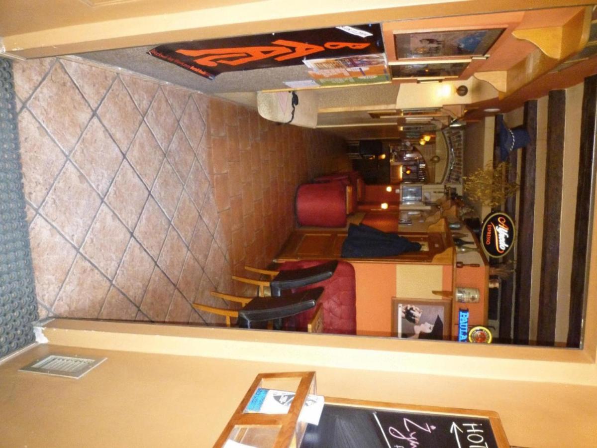 Academus Pub & Guest House Wroclaw Dış mekan fotoğraf